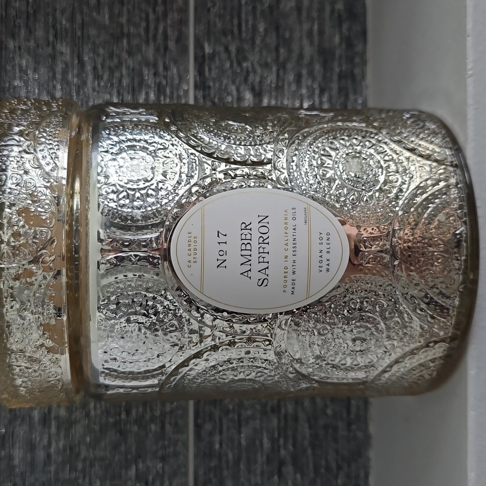 NEW FALL WINTER VIRAL Leoben Co "No 17 Amber SAFFRON" Candle 18oz - Never Used